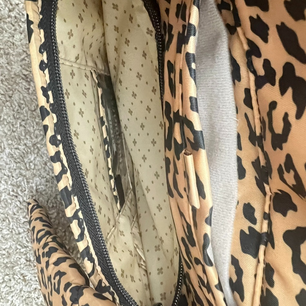 NWT‎ Lug Saunter Leopard Print Overnight Travel Weekender Duffel Bag with Pouch - Picture 4 of 13